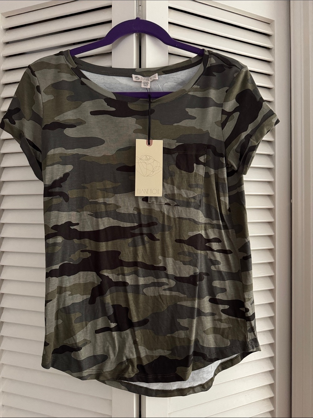 NWT Elaine Rose Women’s Olive Camo Short Sleeve Tee XS